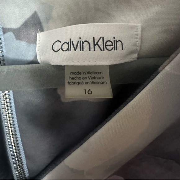 Calvin Klein Dress
Floral
Size 16 - Picture 3 of 3